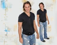 Taylor Kitsch 2