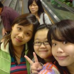 another airport photo...what mama doing~